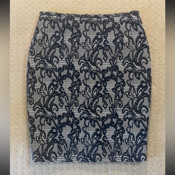 Brooks Brothers Dresses & Skirts - Brooks Brothers Pencil Skirt, Floral & Houndstooth Patten, Navy & White, Sz. 10